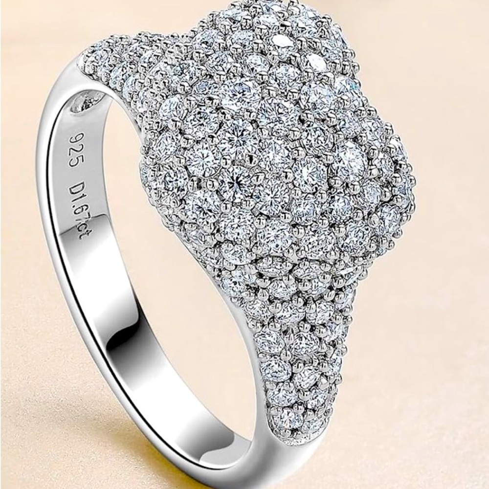 SIZE 9, NEW, Moissanite Cluster Ring. Sparkly and pretty! ✨💎
